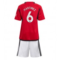 Camisa de Futebol Manchester United Lisandro Martinez #6 Equipamento Principal Infantil 2023-24 Manga Curta (+ Calças curtas)